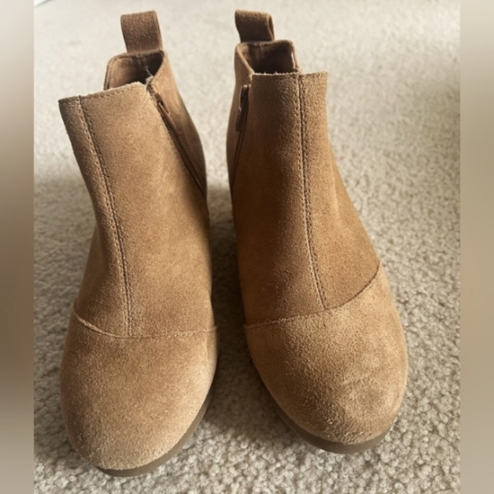 Tom's suede brown youth or ladies with smaller feet booties.